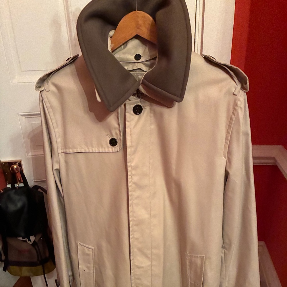 A Spectacular Burberry Trench Coat with wool lining and Collar.